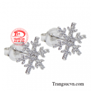 Thiết kế và chế tác theo phong cách trẻ trung, nữ tính và tinh tế. 