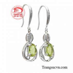  Khi diện đôi khuyên tai này buổi tối bạn vẫn có thể nhìn thấy màu sắc tuyệt đẹp như ban ngày.