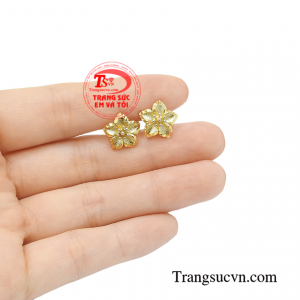 Hoa tai vàng nữ hoa mai xinh xắn.