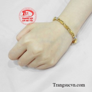 Lắc nam vàng năng động