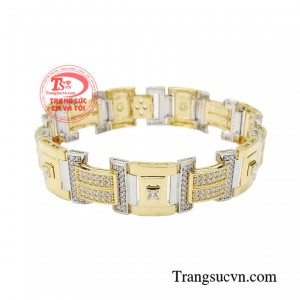 Đây không chỉ là món trang sức tôn lên giá trị của người sở hữu mà còn là vật thể hiện cá tính của mỗi người đàn ông.  