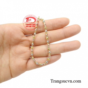 Với đường nét chế tác tinh xảo là dòng sản phẩm bán chạy hiện nay