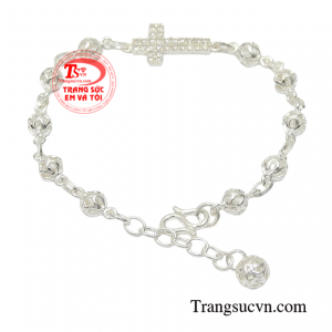 Sở hữu lắc tay mân côi vừa có thể là món trang sức vừa gia tăng sức khỏe cũng như sự an lành trong cuộc sống.