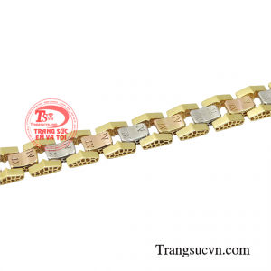 Chiếc lắc tay này đang là xu hướng trang sức được giới trẻ đặc biệt yêu thích hiện nay.