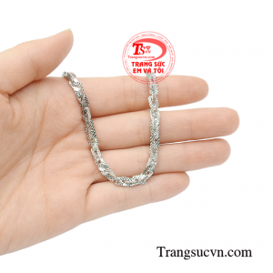 Lắc tay nữ phóng khoáng thời thượng.