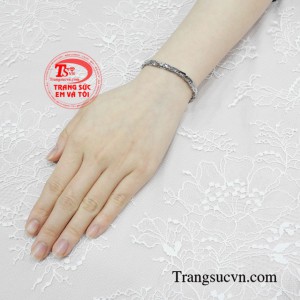 Lắc tay nữ phóng khoáng