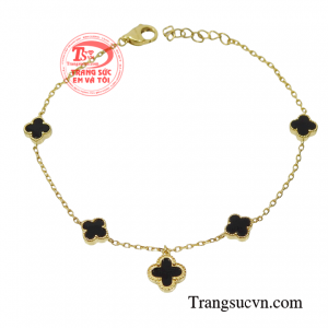 Lắc tay nữ vàng chất lượng mang đến nét tươi trẻ, yêu kiều đến cho người đeo.