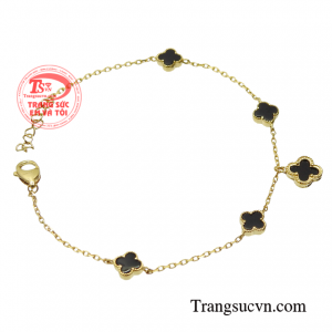 Từng đường nét của sản phẩm giúp phái đẹp tỏa sáng và gây ấn tượng ngay từ cái nhìn ban đầu. 