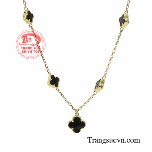 Chiếc lắc tay với vẻ đẹp thanh thoát này rất biết cách lấy lòng những khách hàng dù là khó tính nhất. 