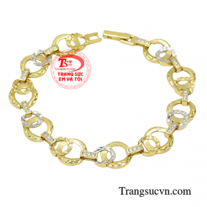 Lắc tay nữ vàng đẳng cấp sẽ là một sự kết hợp hoàn hảo cho phong cách thanh lịch cùng với sự nữ tính của một người con gái trưởng thành.