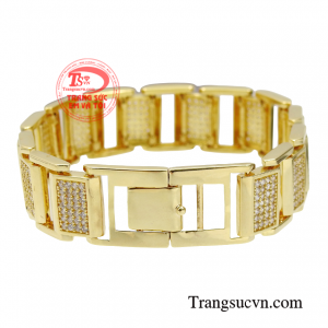 Sản phẩm được các thợ kim hoàn chế tác tỉ mỉ giúp chiếc lắc tay trở nên hoàn mỹ.