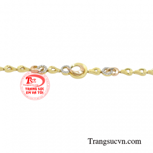 Sản phẩm thích hợp với mọi kiểu trang phục và sử dụng được trong mọi hoàn cảnh khác nhau.