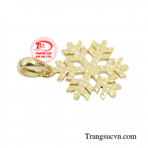 Sản phẩm cũng dễ dàng kết hợp với nhiều kiểu dây chuyền và phong cách thời trang hiện đại