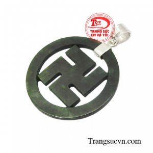 Mang mặt dây chữ vạn bên người có tác dụng như lá bùa hộ mệnh giúp người đep gặp nhiều may mắn, bình an và tài lộc