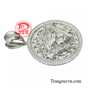 Từng chi tiết được kết hợp một cách hài hòa mang đến vẻ sang trọng và lịch lãm cho phái mạnh.