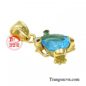 Chiếc mặt dây đem đến vẻ đẹp vượt thời gian, giúp người con gái tỏa sáng ở độ tuổi đẹp nhất, lung linh nhất.