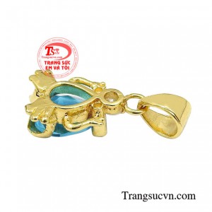 Mặt dây chuyền lấp lánh đáng yêu.