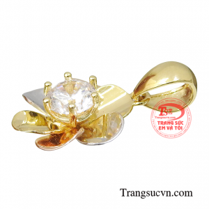 Với thiết kế độc đáo, mới lạ dễ dàng kết hợp với nhiều kiểu dây chuyền đa dạng.