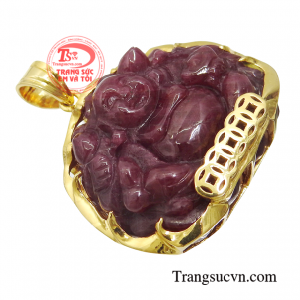 Bởi vậy khi mang trên mình chiếc mặt dây này tâm trạng bạn cũng sẽ được phấn chấn vui tươi.
