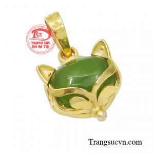 Chắc chắc chiếc mặt dây này sẽ giúp các cô gái có một diện mạo hoàn mỹ trong mắt người khác phái.