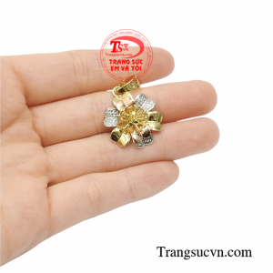 Mặt dây hoa vàng sang trọng chất lượng.