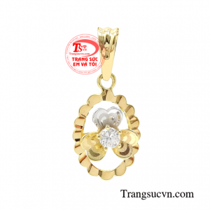 Mặt dây nữ giới nhỏ xinh được thiết kế kiểu dáng độc đáo mang đến nét đẹp thanh lịch cho phái đẹp.