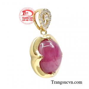 Viên ruby sao là biểu tượng mang lại may mắn, thành công và hạnh phúc, là viên đá của tài lộc, bình an.