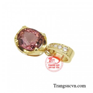 Mặt dây có sắc tím phớt nâu nhẹ nhàng nhưng không kém thu hút cho người sử dụng.