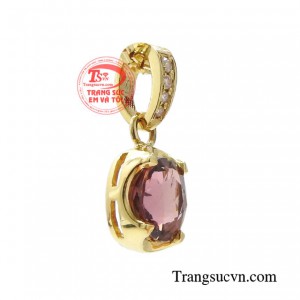 Sản phẩm được sử dụng trong các bữa tiệc, các dịp lễ đặc biệt hoặc có thể phối cùng những trang phục hàng ngày.