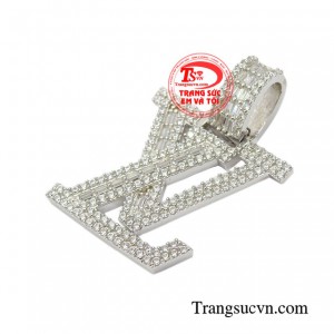 Sản phẩm luôn là mẫu trang sức được ưa chuộng và không bao giờ bị lỗi mốt