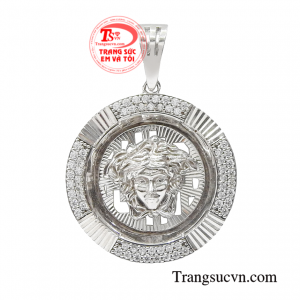 Mặt nam vàng trắng thời thượng thể hiện vị thế của một người đàn ông mạnh mẽ và can đảm.