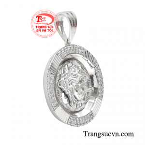 Mặt dây vàng trắng hiện đang là xu hướng trang sức được phái mạnh vô cùng ưa chuộng và yêu thích.