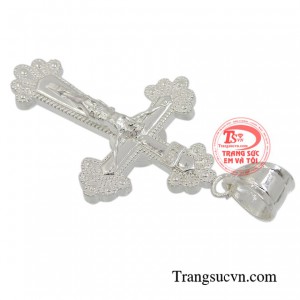 Bạn cũng có thể kết hợp được với nhiều phong cách trang phục khác nhau để giúp mình trở nên nổi bật và thu hút hơn. 