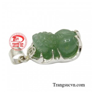 Aventurine còn là viên đá của thịnh vượng, bình an, mang lại nhiều may mắn cho người đeo