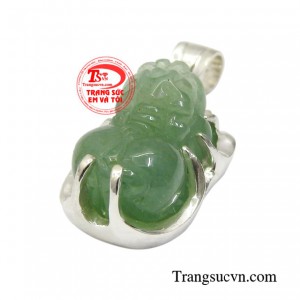 Mặt dây chuyền bạc tỳ hưu phù hợp làm quà tặng cho người yêu thương vào những dịp ý nghĩa