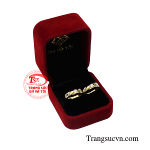 Sản phẩm nhận đặt chế tác theo yêu cầu, khắc chữ miễn phí ghi dấu kỉ niệm.