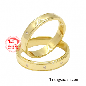 Cặp nhẫn cưới này là sự gắn kết gắn bó lâu dài, kỉ vật ghi dấu kỉ niệm hạnh phúc, vẹn tròn của đôi lứa.