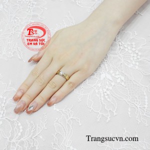 Nhẫn cưới vàng tây xu hướng