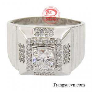 Hãy thử sắm ngay cho mình chiếc nhẫn này để bạn có thể toát lên được vẻ quyền lực của một người đàn ông đầy tự tin và bản lĩnh.
