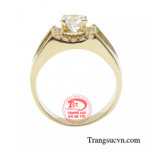 Một người đàn ông hoàn thiện, thời trang và cuốn hút không thể thiếu chiếc nhẫn đầy cá tính mạnh mẽ này.