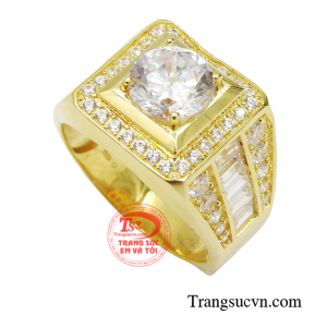 Các nhà chế tác hoàn kim đã dày công để tạo nên một chiếc nhẫn vàng 18k chất lượng, hoàn hảo đến tay người dùng. 