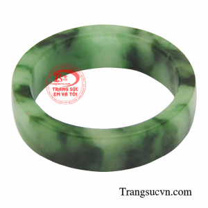 Với thiết kế sang trọng sẽ giúp người đeo nổi bật hơn. 