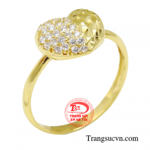 Nhẫn nữ kết nối trái tim là mẫu nhẫn lý tưởng để cầu hôn hay dành tặng một nửa yêu thương.