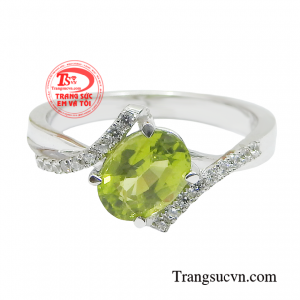 Ngoài ra, peridot còn là viên đá tượng trưng cho sự sống và niềm hi vọng. 