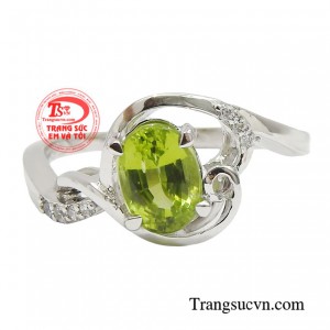 Nên trang sức được gắn loại đá quý này được nhiều người săn đón.