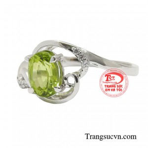 Nhẫn peridot với đa dạng giá trị về sức khỏe, phong thủy, tài lộc