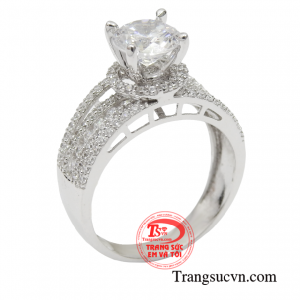 Nhẫn nữ quý cô trang nhã là biểu tượng sắc đẹp, trí thông minh cũng như quyền lực của một người phụ nữ thành đạt.