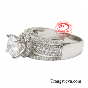 Nhẫn nữ vàng là phụ kiện không thể thiếu của các quý cô hiện đại.