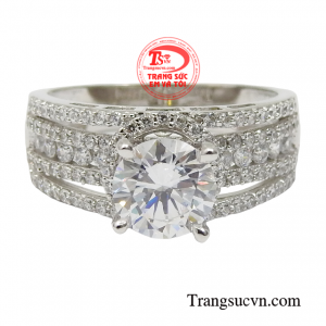 Khi sở hữu chiếc nhẫn này trên tay giúp phái đẹp thêm phần nổi bật, sang trọng và cá tính.