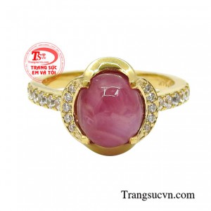 Viên ruby sao là một trong những loại đá quý được nhiều người ưa chuộng, không chỉ bởi vẻ đẹp của nó mà còn là những lợi ích mà viên đá này đem lại.